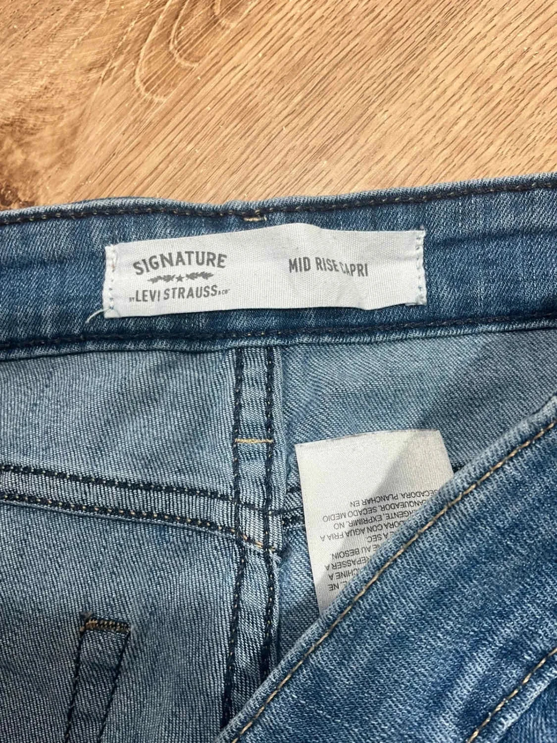 Short Levi's Mid Rise Capri Taille 6 W28 Vintage Bleu Slv 024 – photo 13